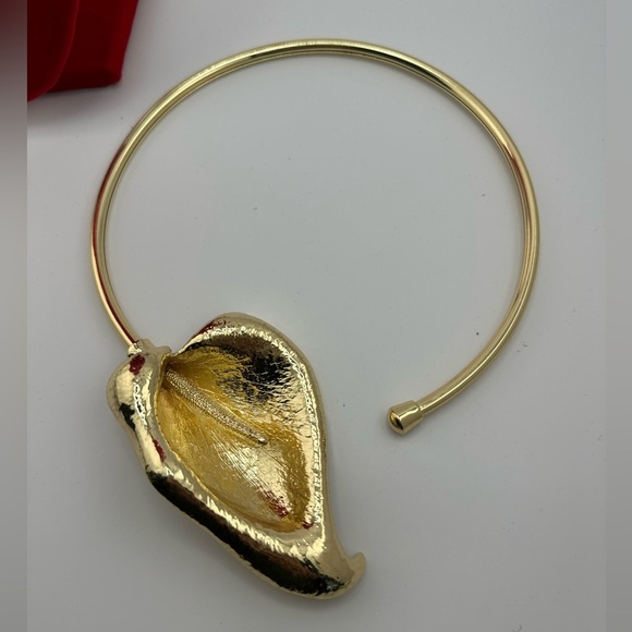 Anthropologie Horseshoe Lotus Gold Bangle Flower Necklace - Picture 14 of 14